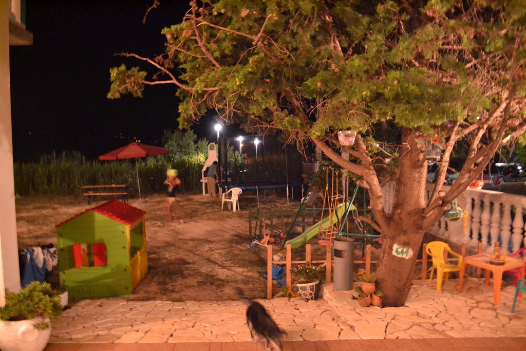 Apartmani Jenny I Tania Lopar Exterior foto