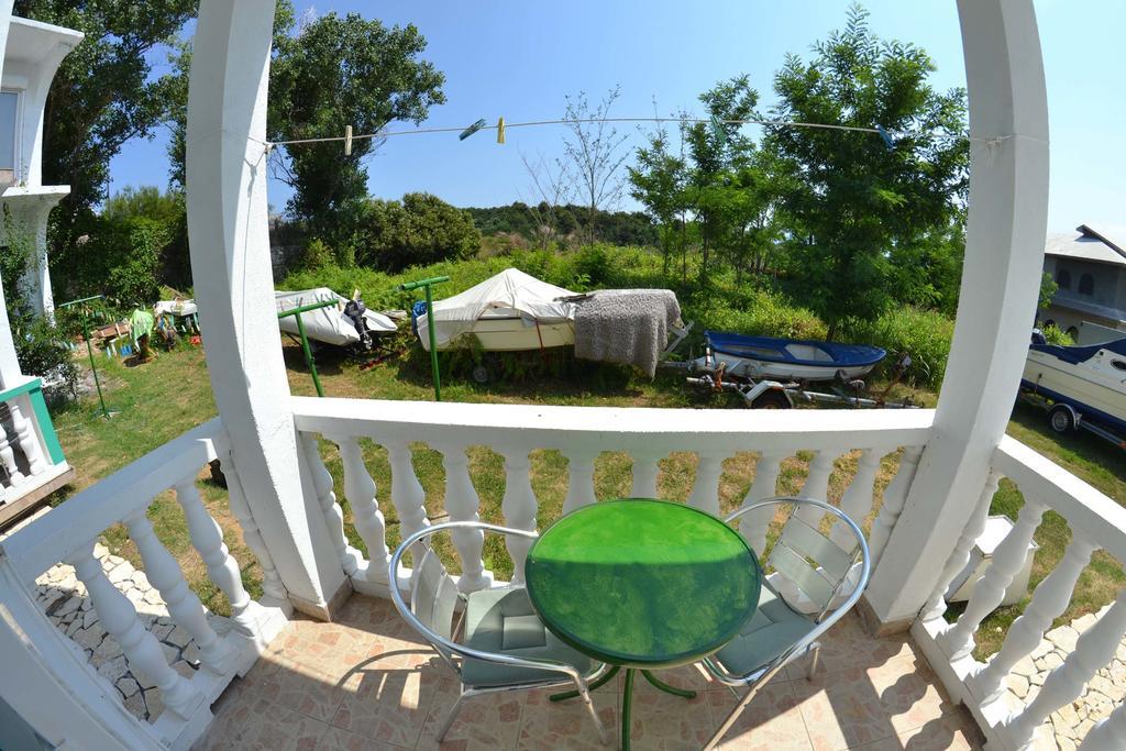 Apartmani Jenny I Tania Lopar Exterior foto