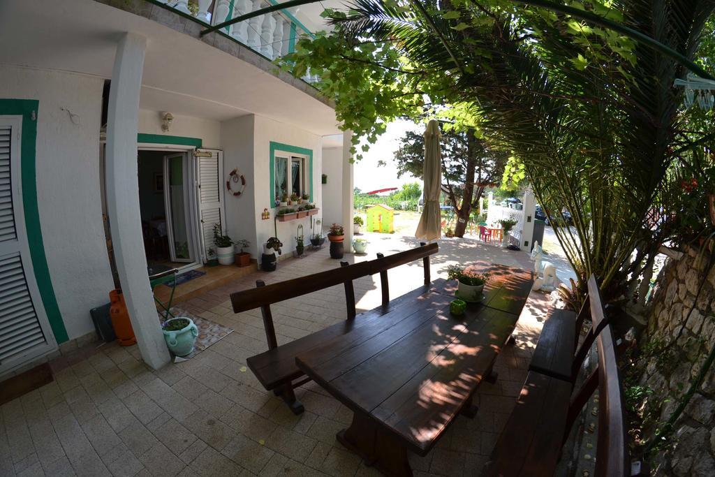 Apartmani Jenny I Tania Lopar Exterior foto