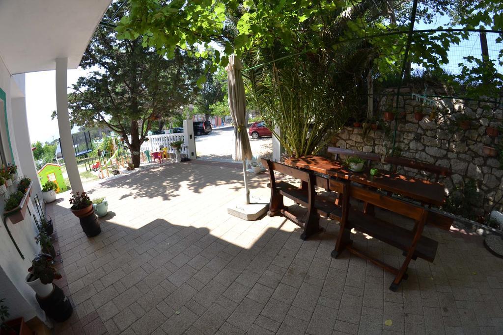Apartmani Jenny I Tania Lopar Exterior foto